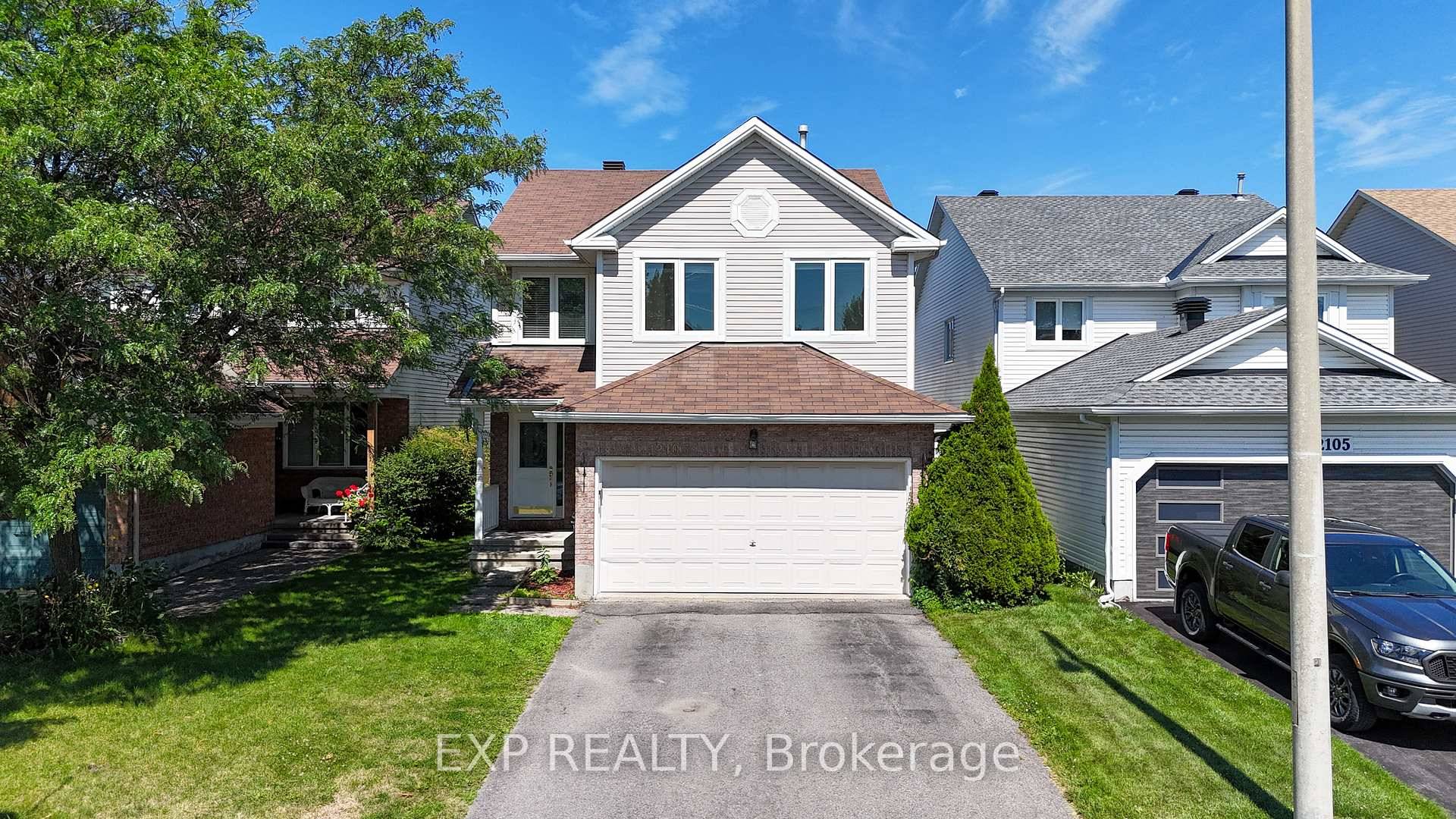 Welcome to this beautifully maintained 2 storey home with a double car garage, ideally situated in the sought after, family friendly community of Fallingbrook.