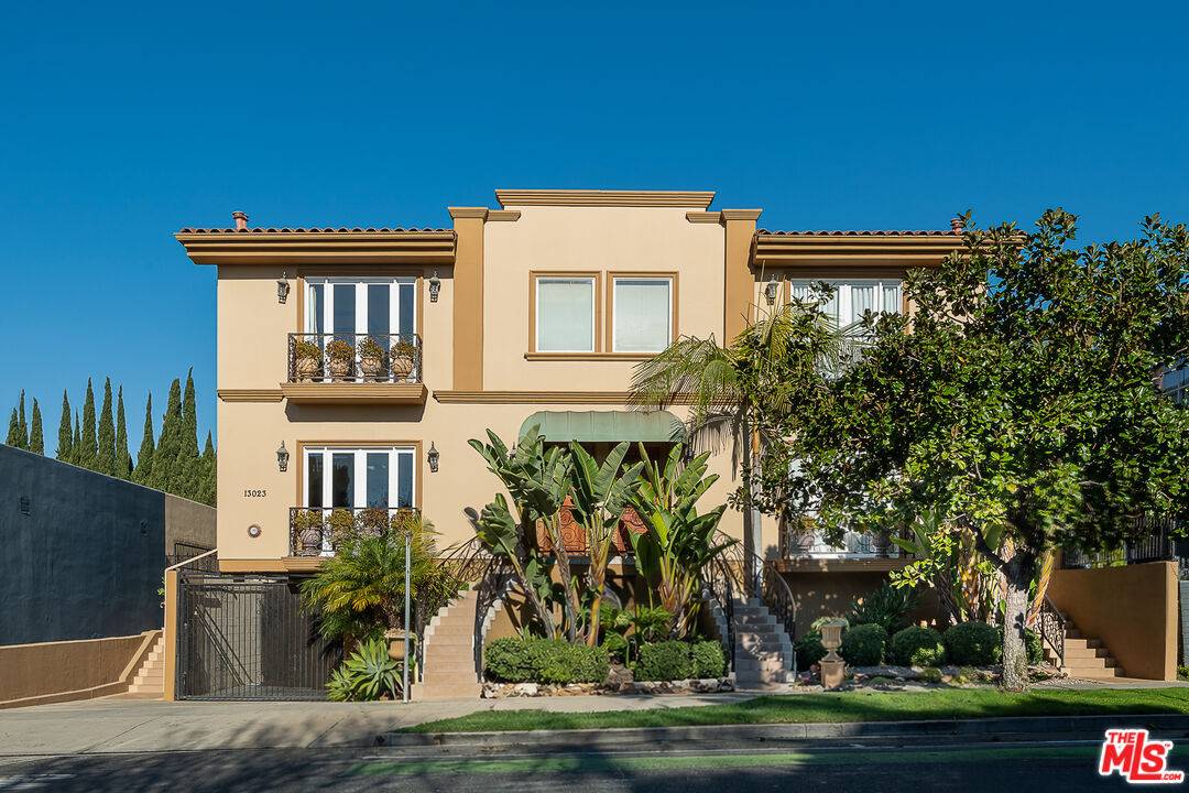 13023   Montana Ave 2BR Brentwood La