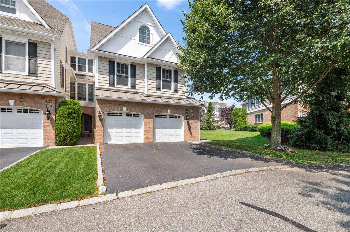 Experience luxury living in this Diamond condition Hampton Villa, ideally positioned on a coveted corner lot.