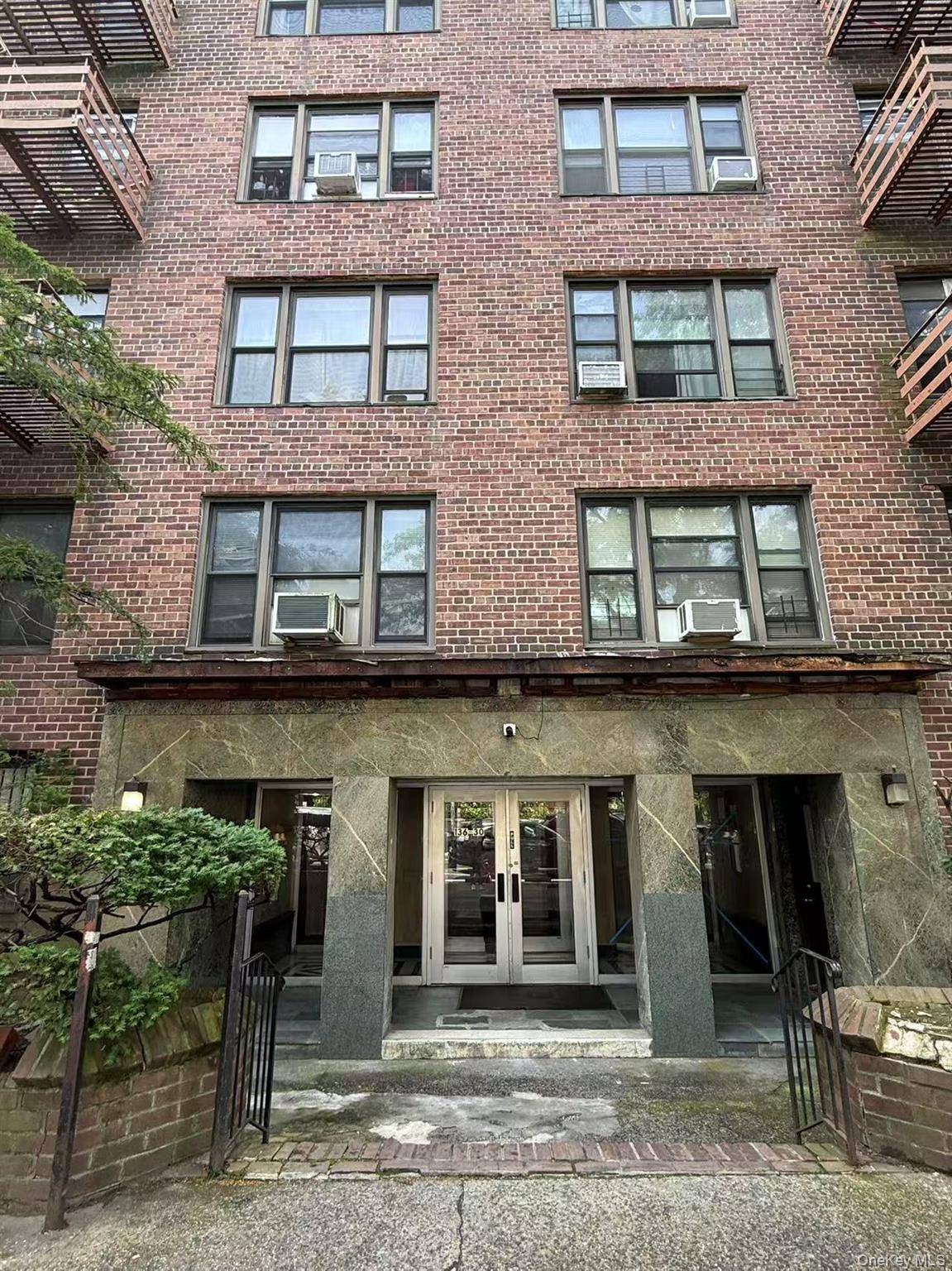 Prime location in the center of downtown flushing, Huge 1 bedroom approximately 850 sq ft.
