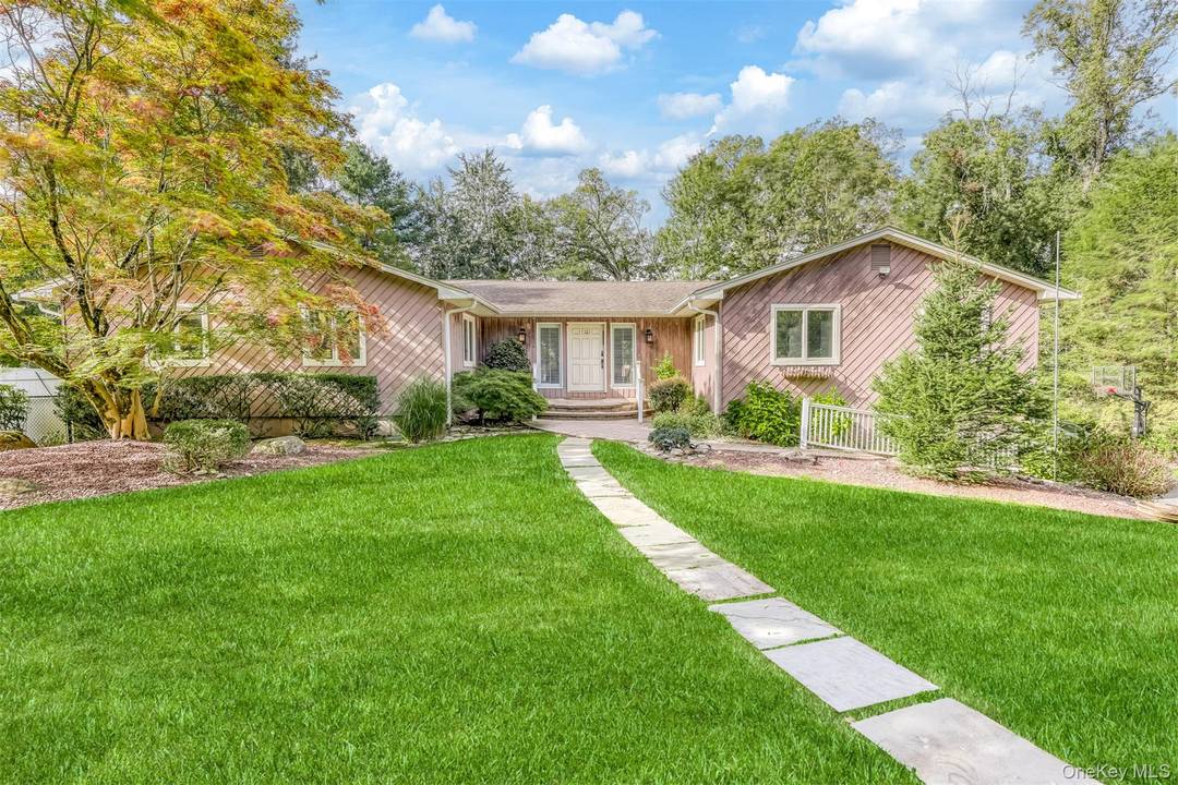 FURNISHED raised ranch on a quiet, serene cul de sac nestled in a leafy area of Montebello, Suffern.