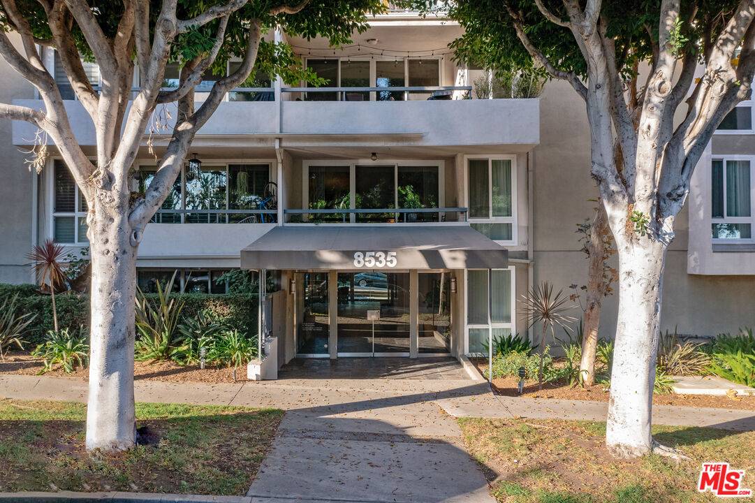 8535 W West Knoll Dr 2.0 Sunset Strip LA