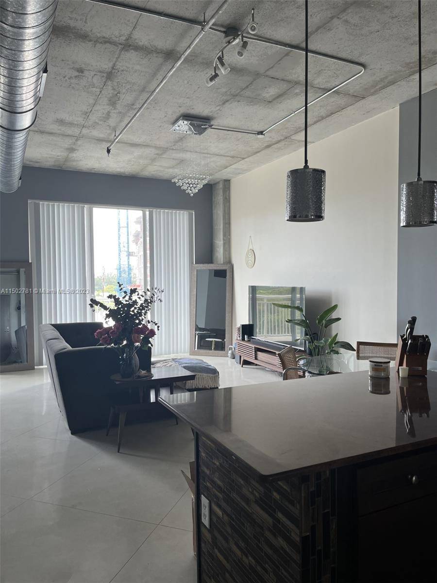 Beautiful and spacious 1 bed 1 bath large den in one of Miami's most desired areas.