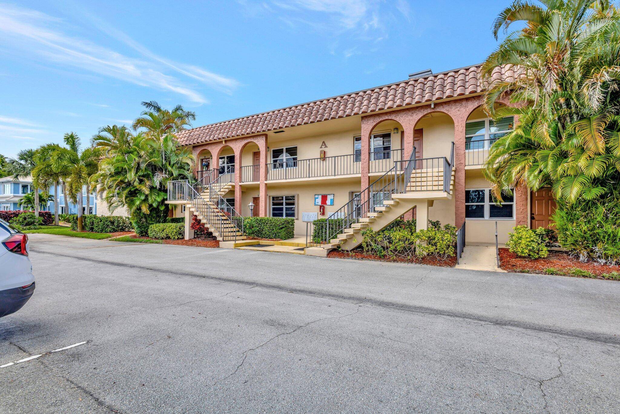 Welcome to De La Bahia Ocean Access, Waterfront Living in a 55 Community !