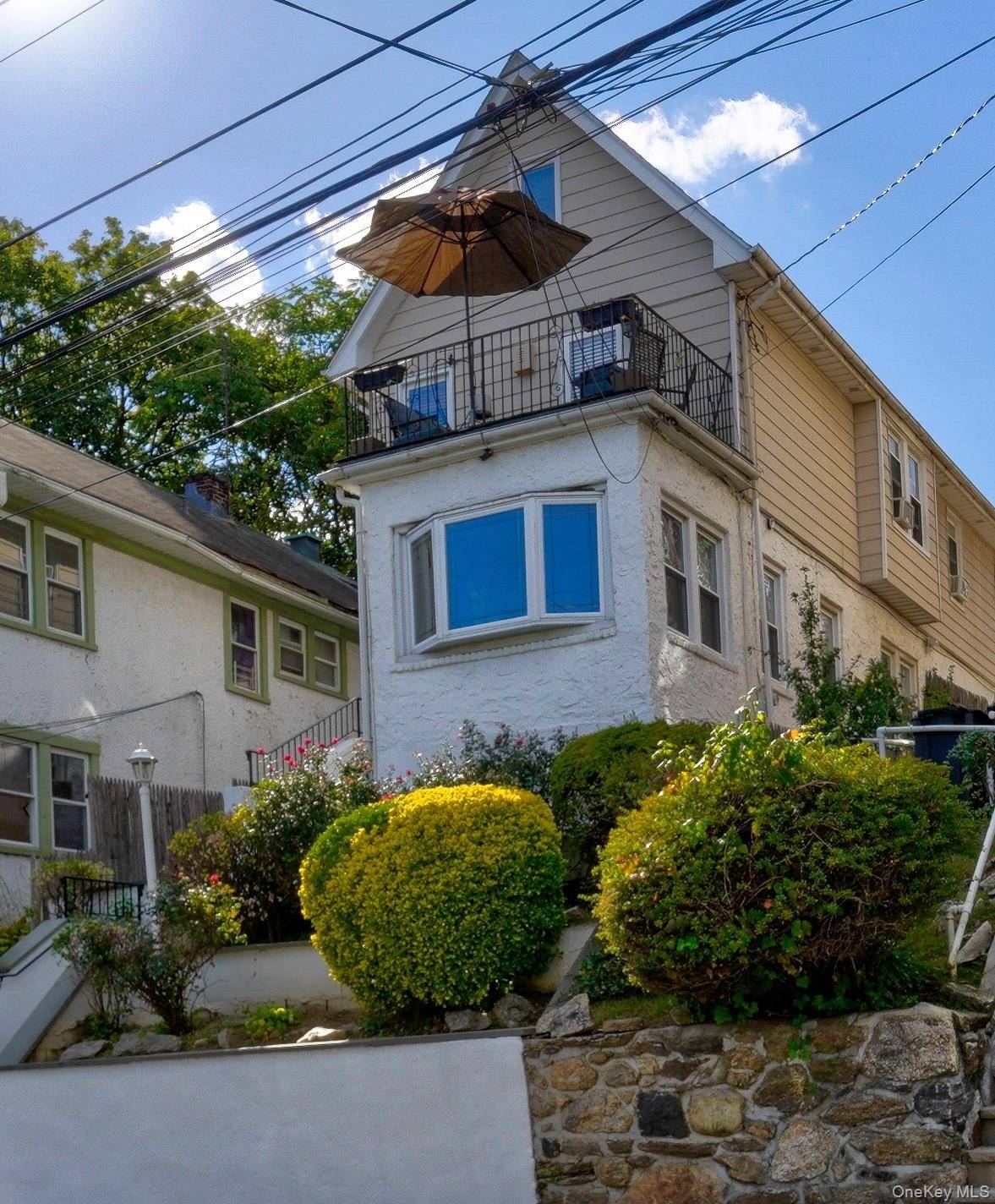 Discover this warm, beautifully maintained 3BD 1BA home located in the residential Kingsbridge Gardens community.