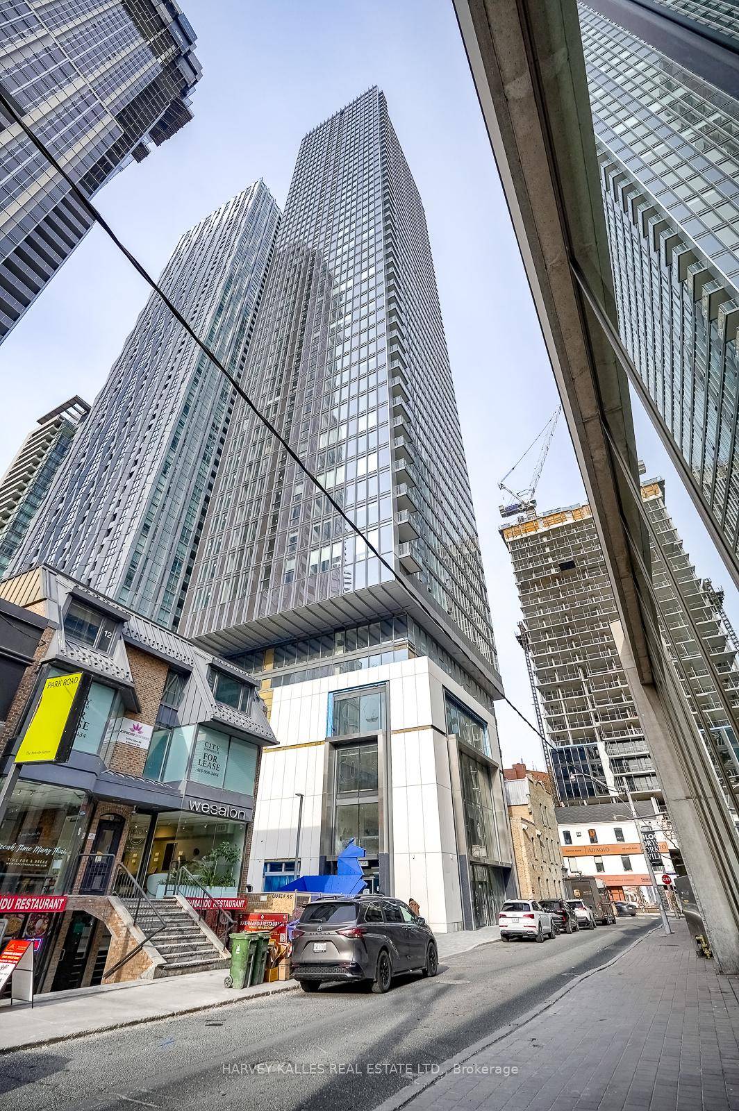 Stunning 2 Bedroom Luxury Condo at 8 Cumberland Prime Yorkville Location !