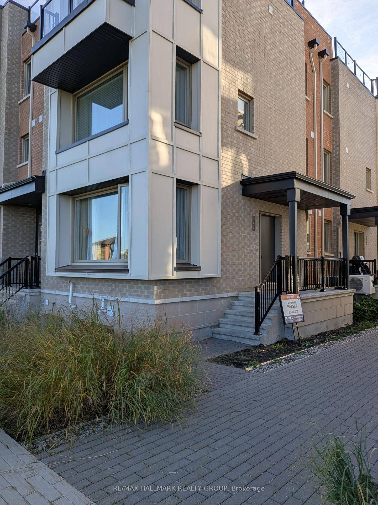 Well Maintained 2 Storey Unit in Desirable Water ridge Village.