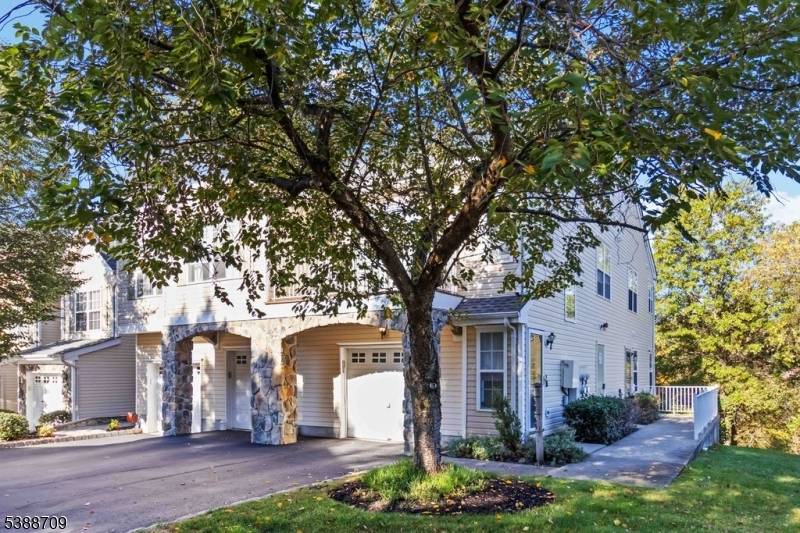 Welcome to this bright and spacious move in ready 2 bedroom, 2 bathroom end unit townhouse featuring an open floor plan.