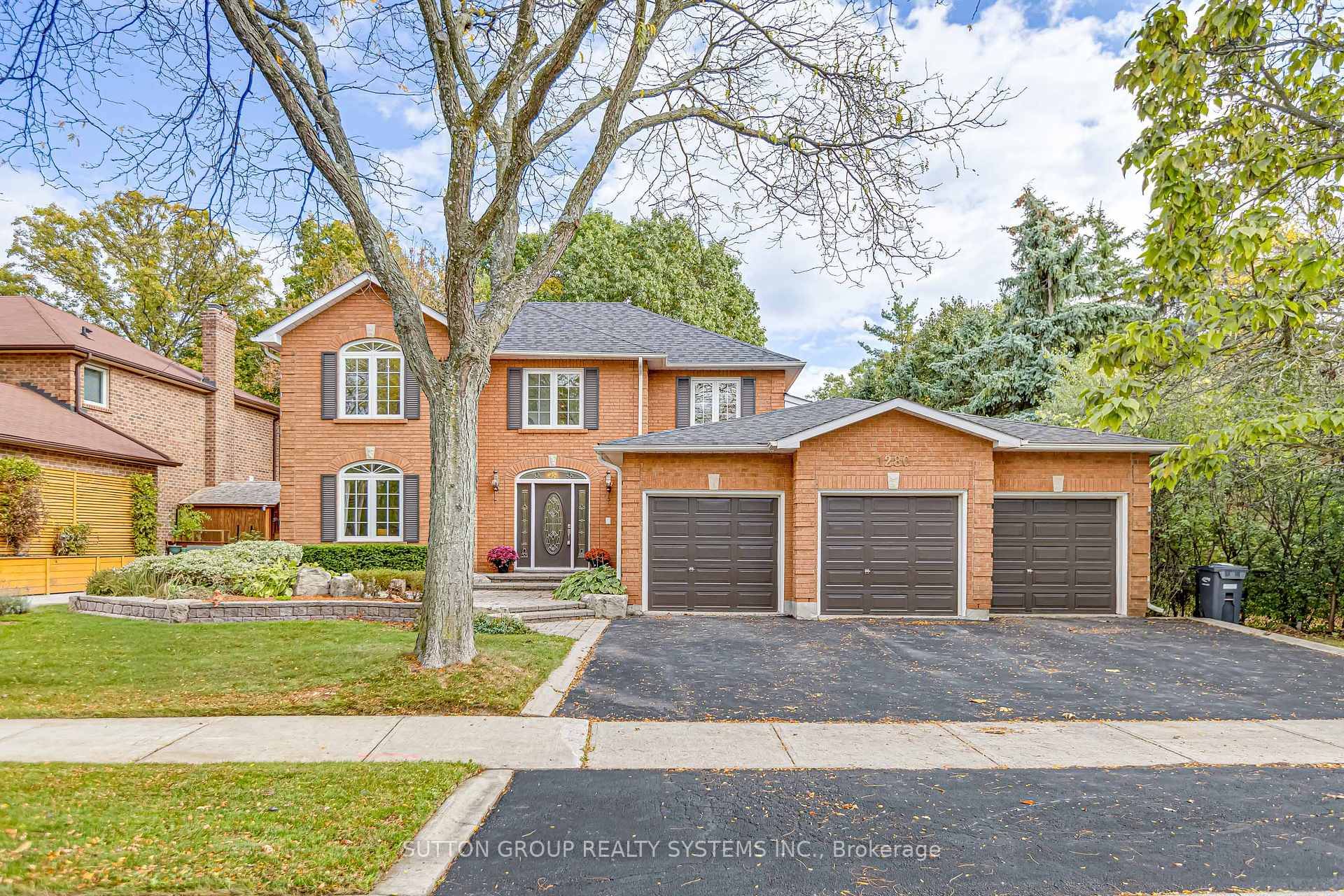 Situated On A Quiet Street In Sought After Glen Abbey, This 2, 468 Sq.