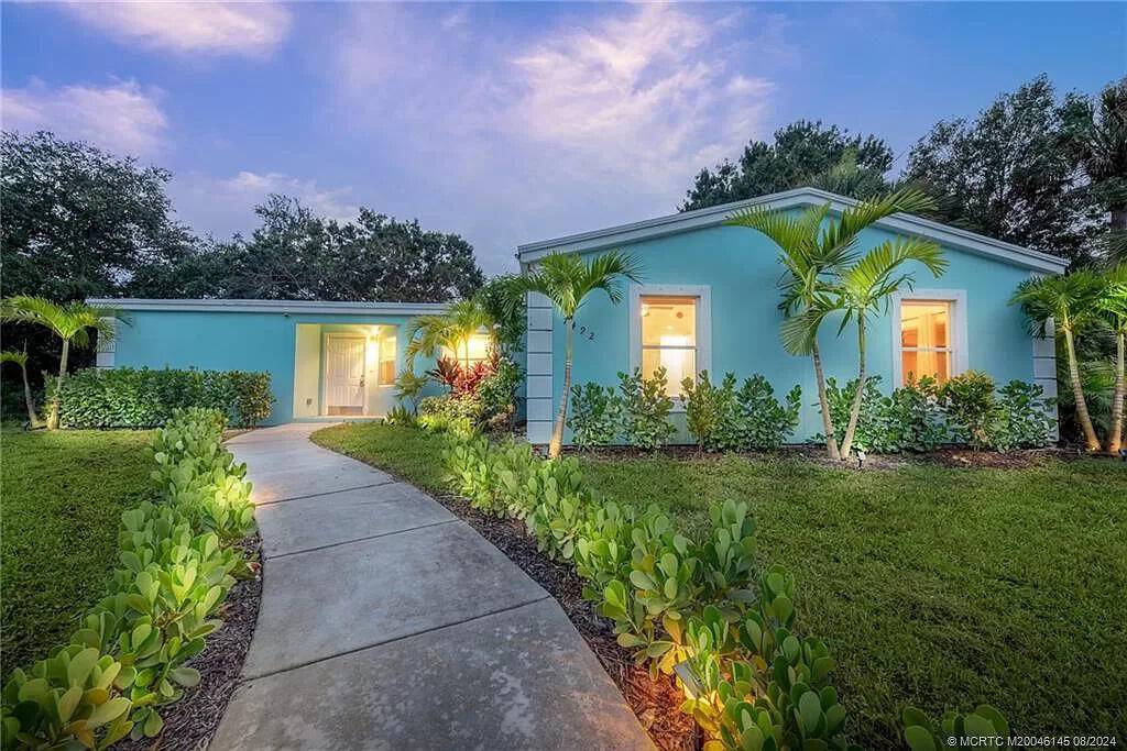 Welcome to your private slice of paradise in Palm City Farms !