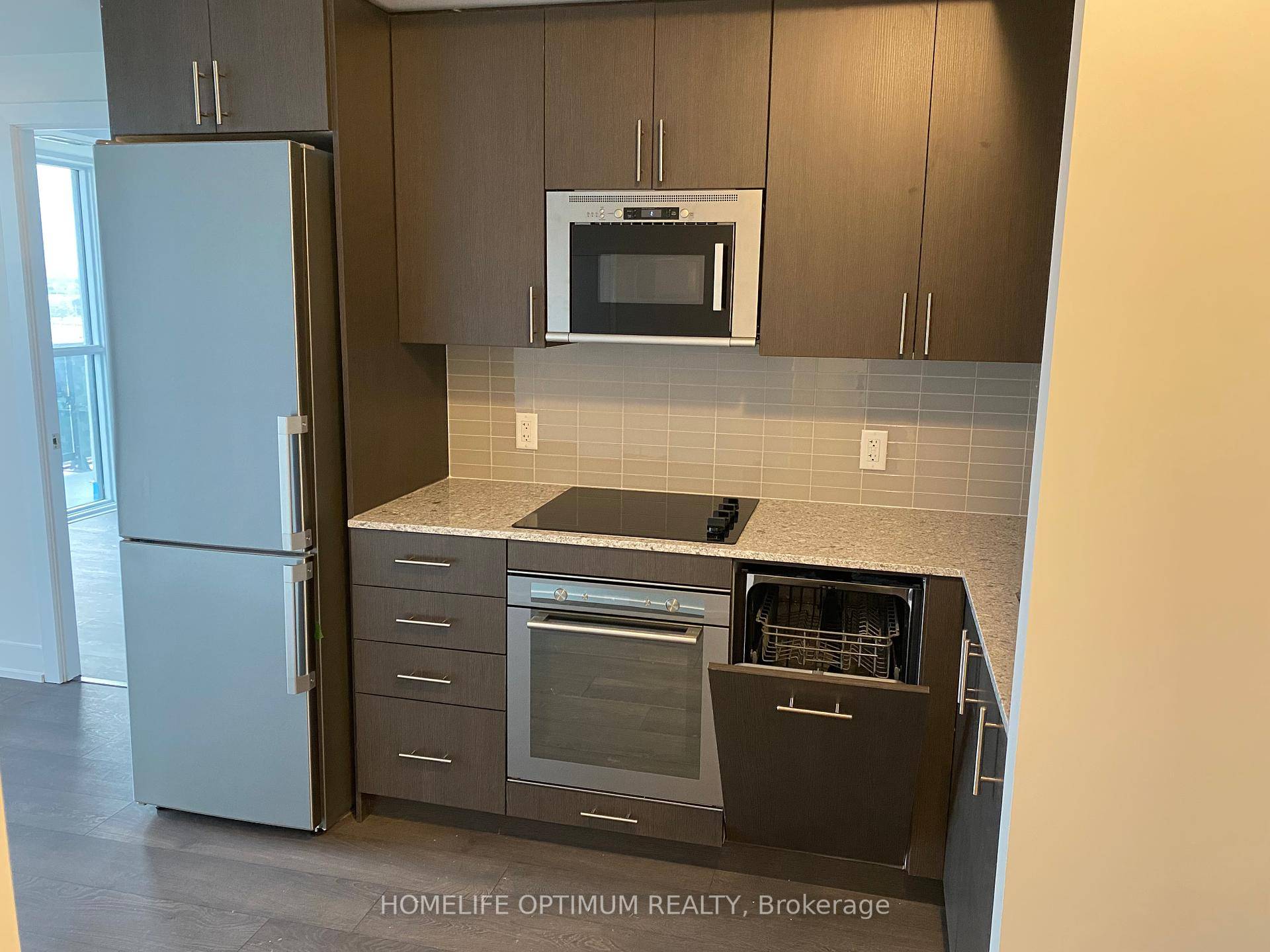 Location Location Newer 1 Bedroom Condo With 1 Covered Parking Spot, Conveniently Located To 407, Shopping, Ontario Tech University And Durham College.