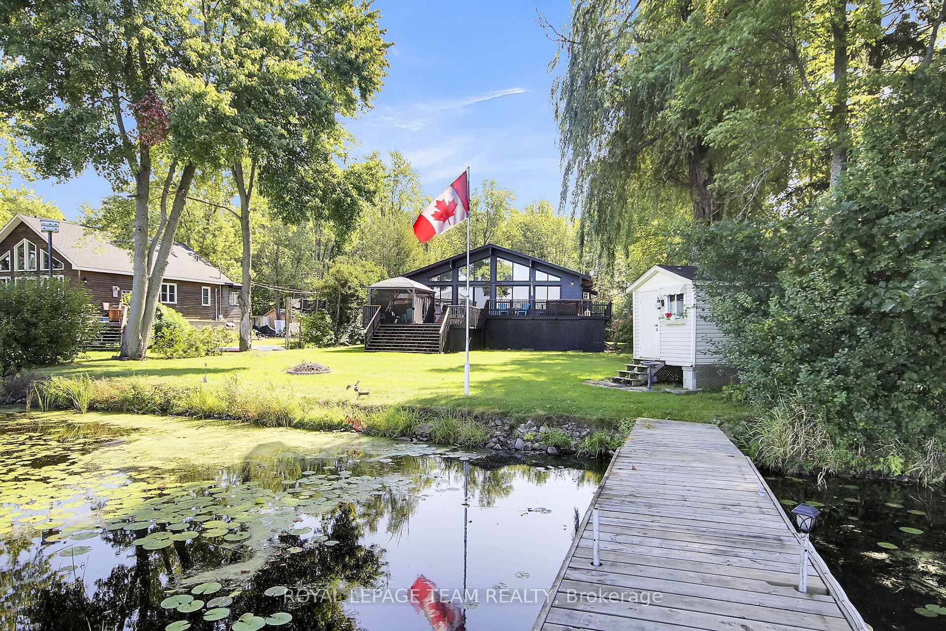 Welcome to your dream riverfront retreat !