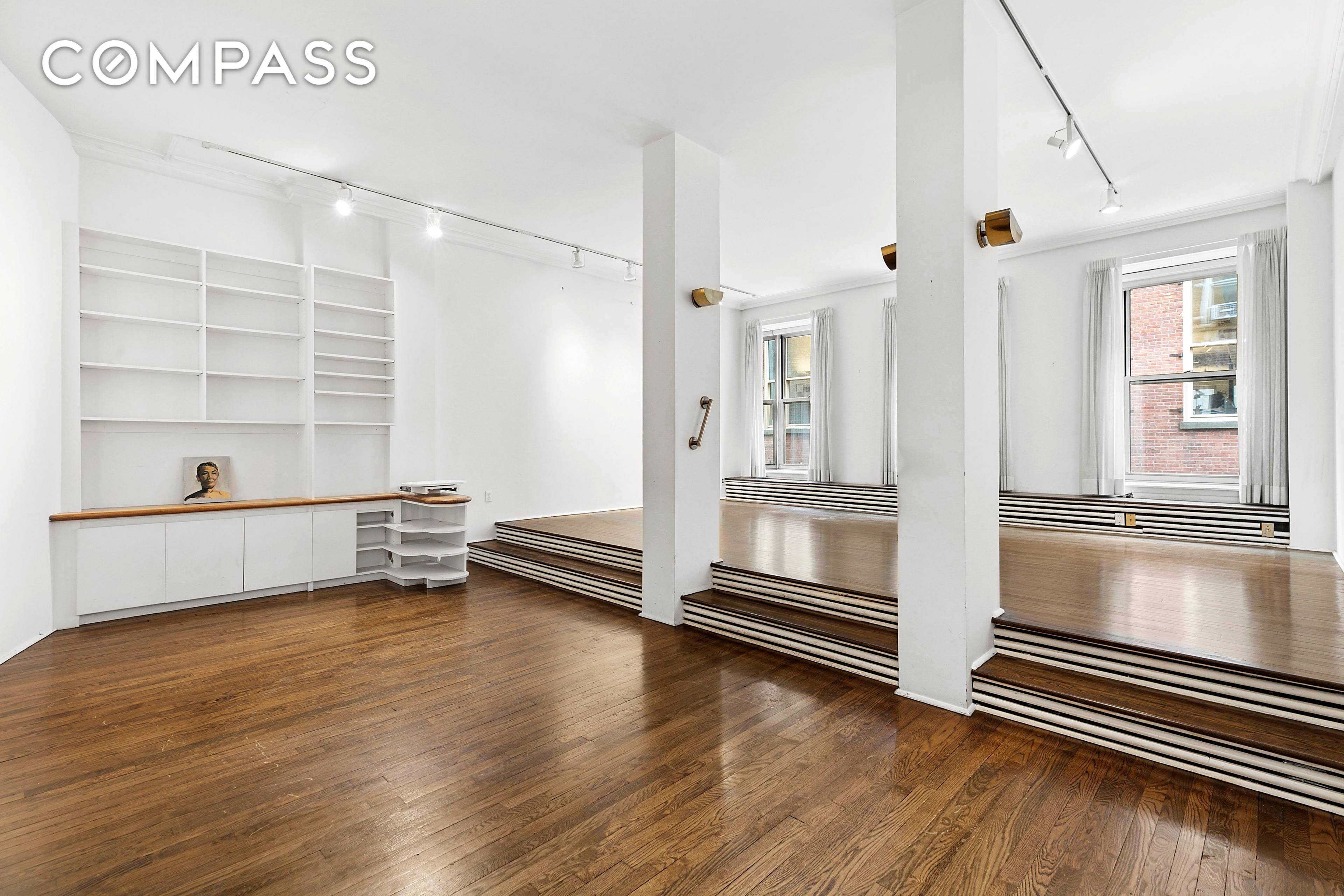 Welcome to luxurious loft living in the heart of TriBeCa, Manhattan !