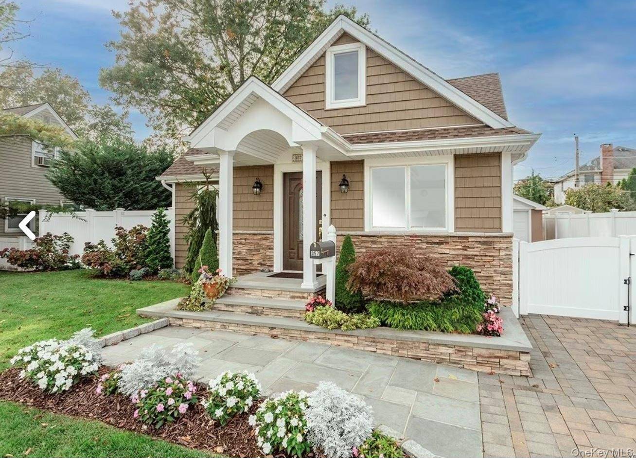 Move right into this charming well manicured Cape Cod style home situated mid block on quiet tree lined street behind the Garden City Golf course.