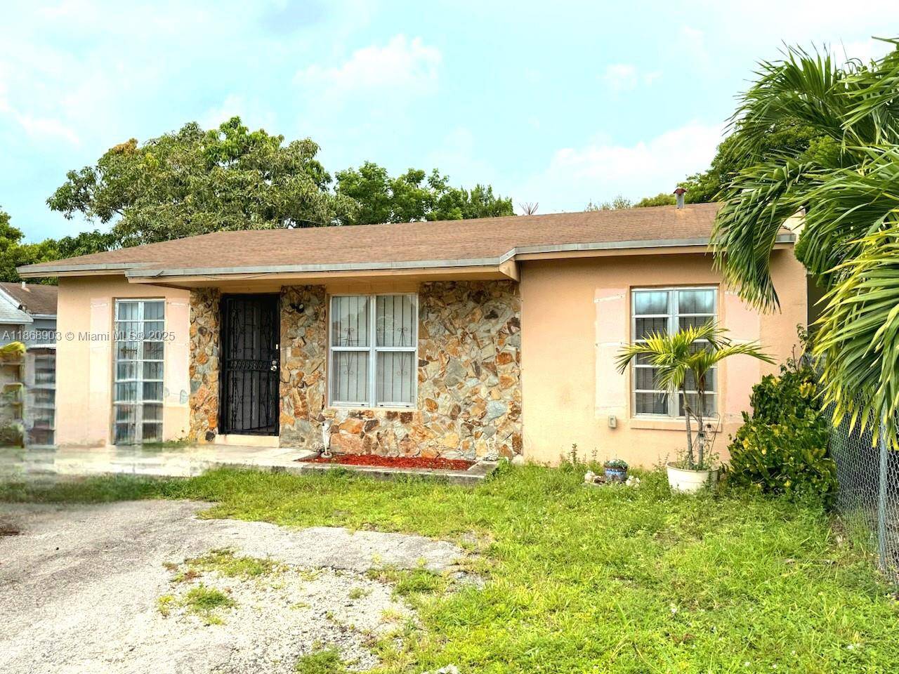 Wonderful opportunity to add your special touches to this 3 bedroom and 1 bath villa home.