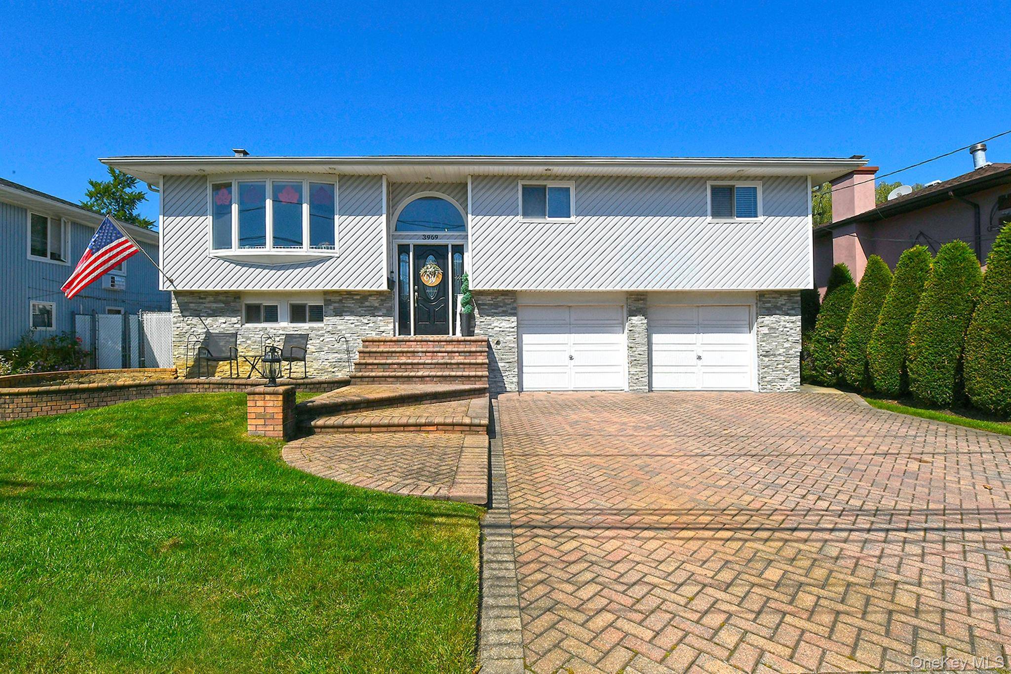 BEAUTIFUL 4 BEDROOM, 2 BATH HI RANCH LOCATED ON QUIET CUL DE SAC IN DESIRABLE SEAFORD.