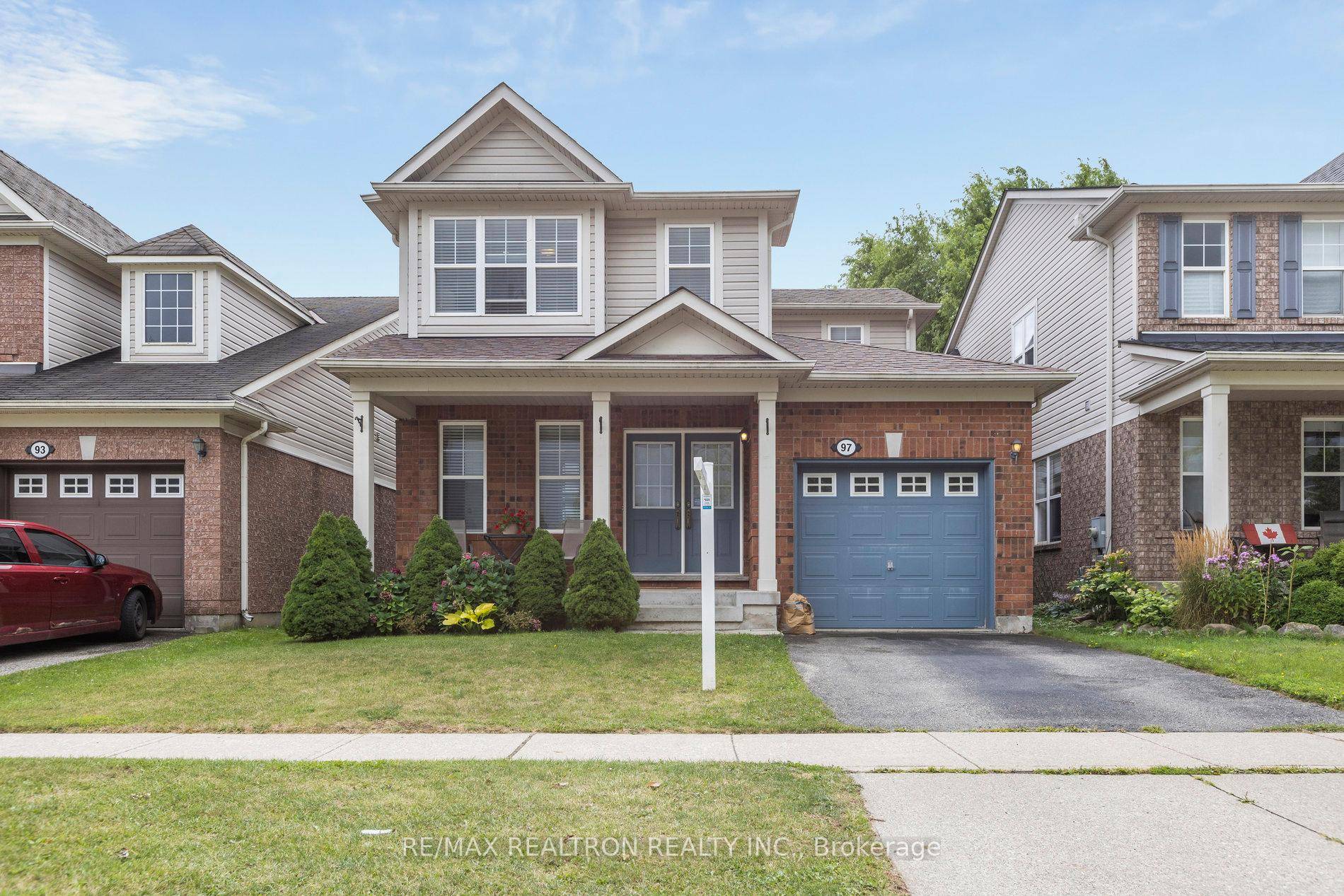 Stunning 3 Bedroom, 2 Storey Detached House with Finished Basement in a Highly Desirable Location !