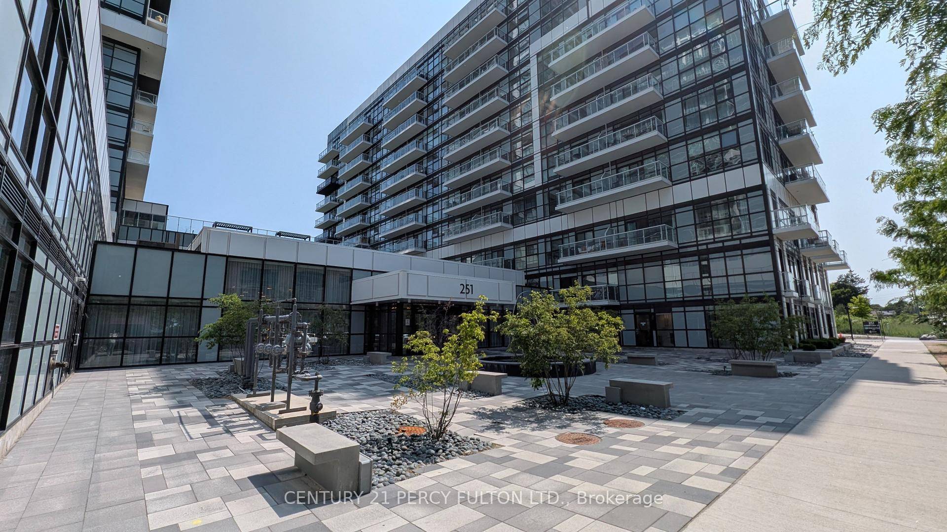Welcome to 251 Manitoba St 128, a spacious and stylish two storey townhouse offering over 1, 200 sq ft of well designed living space in the vibrant Mimico community.