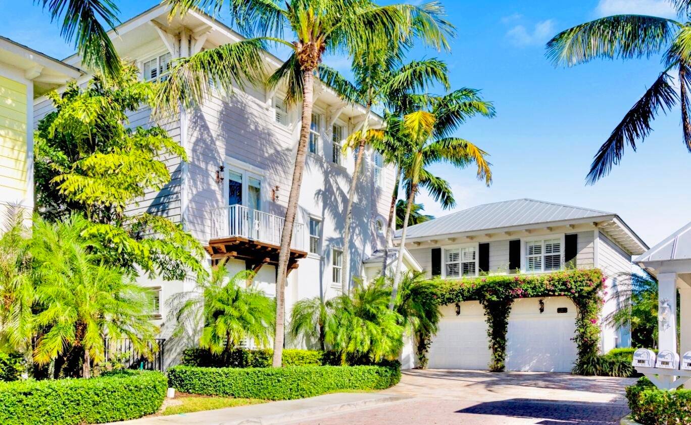Magnificent 6 bedroom 7. 5 bath, custom pool home available in Jupiter.