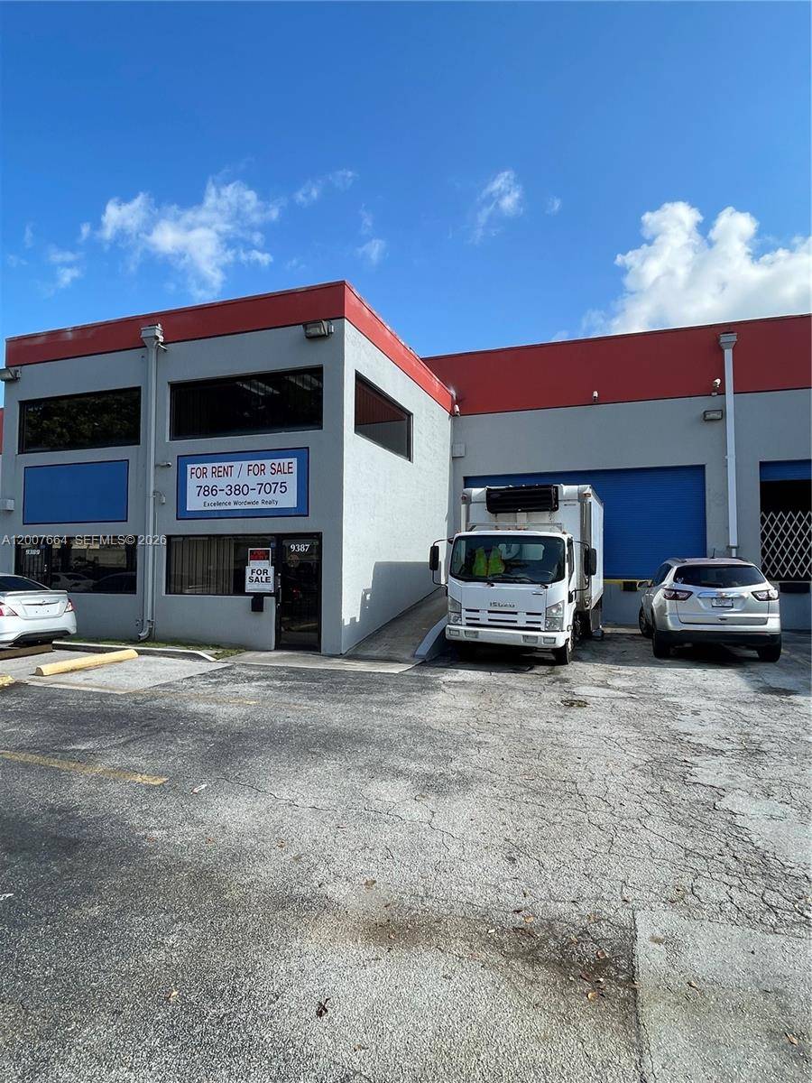 Industrial Warehouse Space for Sale Central Doral, Miami A well located 3, 960 SF industrial warehouse is now available for SALE in the highly sought after Central Doral industrial submarket.