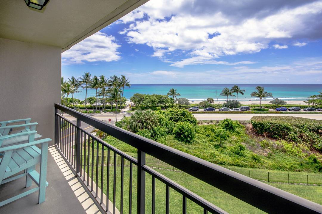 Ocean views in this 2 bedroom 2 bathroom, nicely furnished, seasonal rental condo.