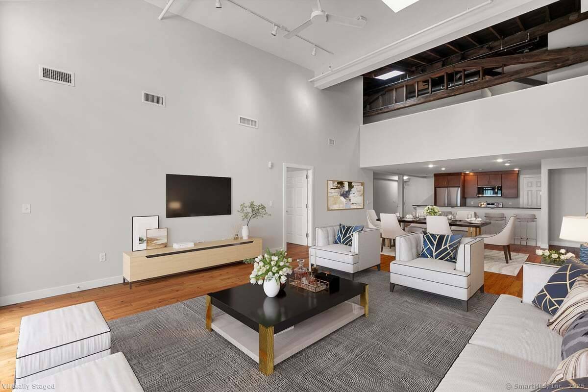 Urban oasis in the heart of Downtown New Haven !