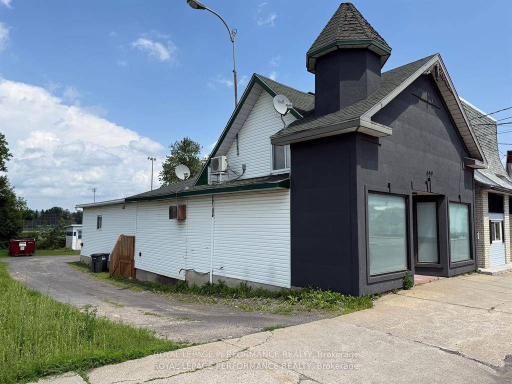 Great location Triplex on Main st.