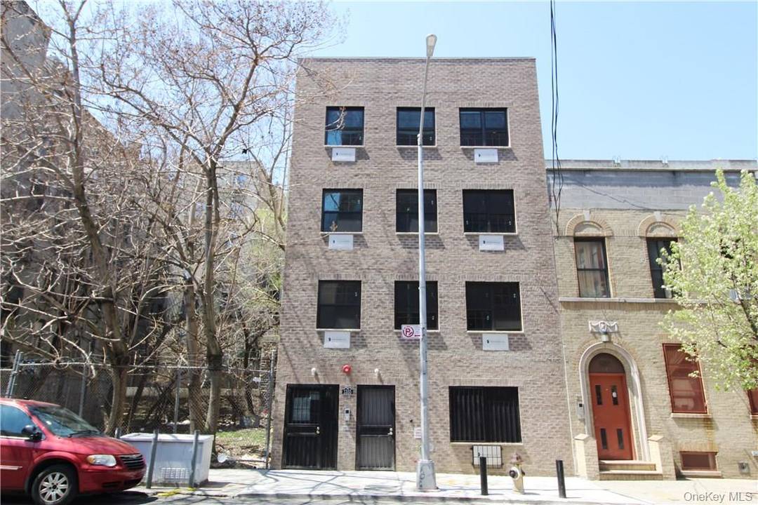 PENTHOUSE LIVING IN HIGHBRIDGE BEAUTY Be one of the first people to occupy a newly constructed 1, 114 Sq ft.