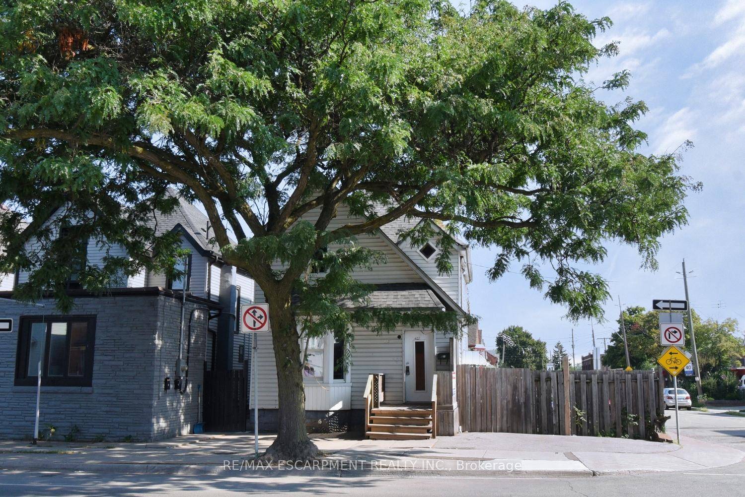 Spacious family home. 3 bedrooms amp ; 2 bathrooms.