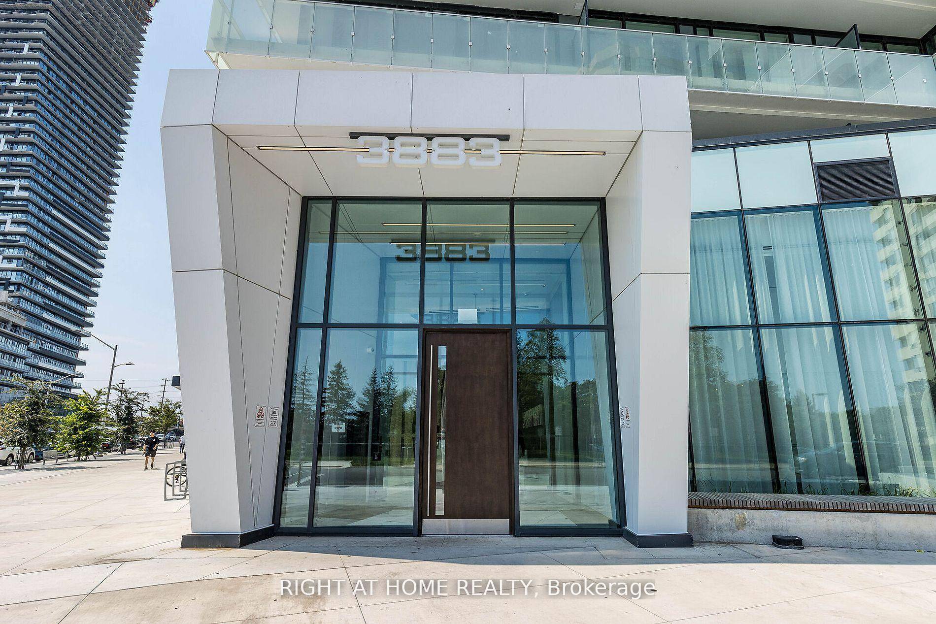 RARE OPPORTUNITY TO OWN THIS ABSOLUTELY BEAUTIFUL SPECIOUS CONDO !