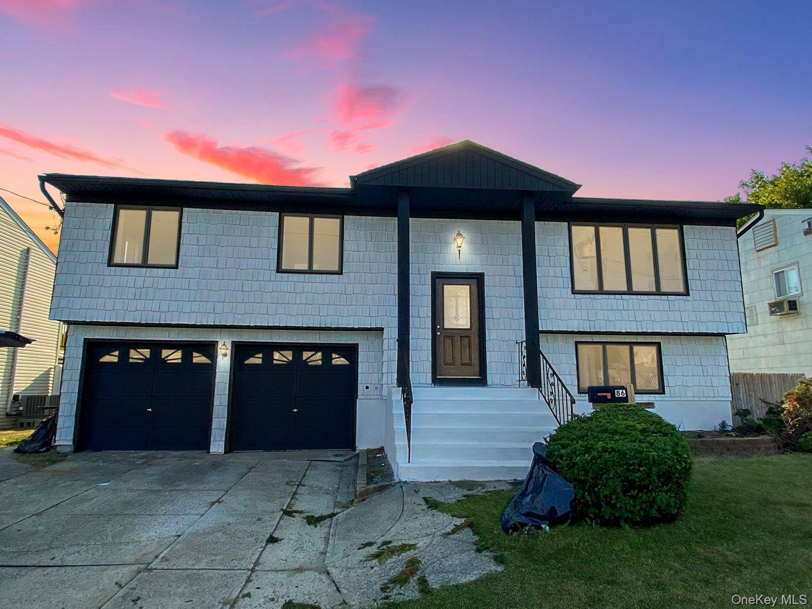 Just Listed 86 Empire Blvd, Island Park Welcome to this Wide Line Hi Ranch offering 4 spacious bedrooms and 3 full baths, perfectly set on a 60 x 100 lot ...