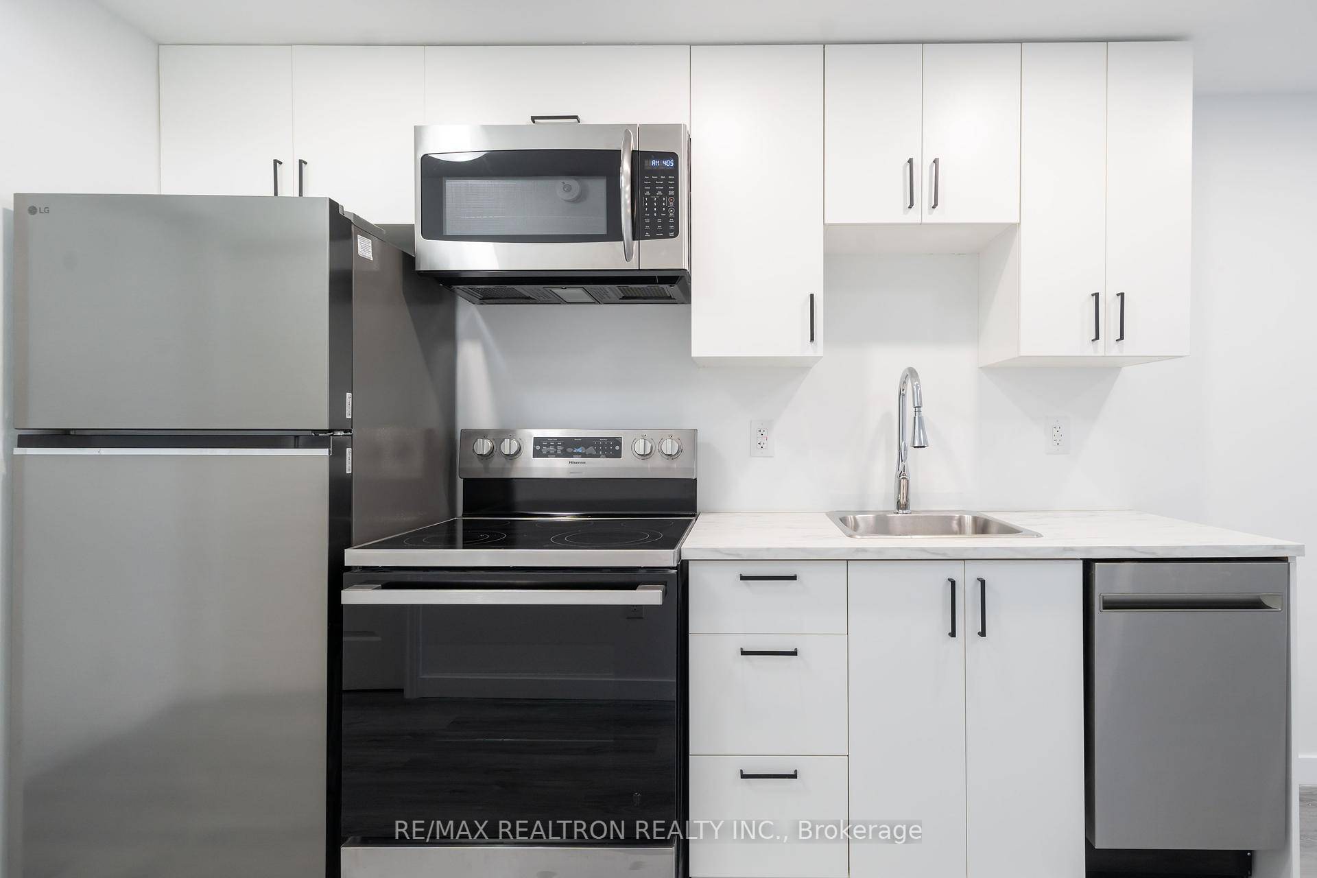 Welcome To This Beautiful Fully Renovated Suite.