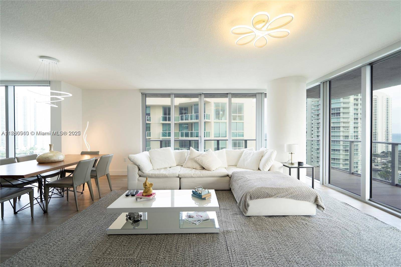 SPECTACULAR FULLY FURNISHED 3 BEDROOM 3.