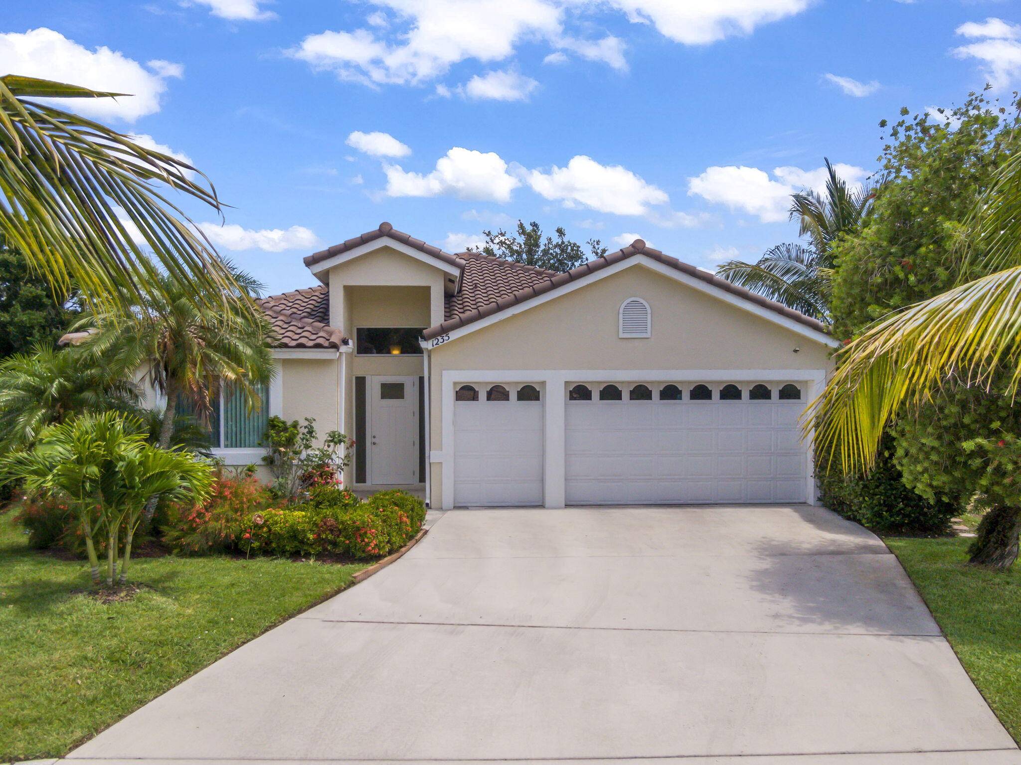 Welcome to this rare lakefront home on a cul de sac in the heart of Port Saint Lucie's desirable St Lucie West Community, Heatherwood.