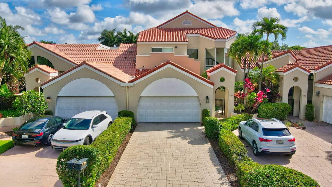 Welcome to effortless luxury living in the prestigious, member only Boca Grove Golf amp ; Country Club.
