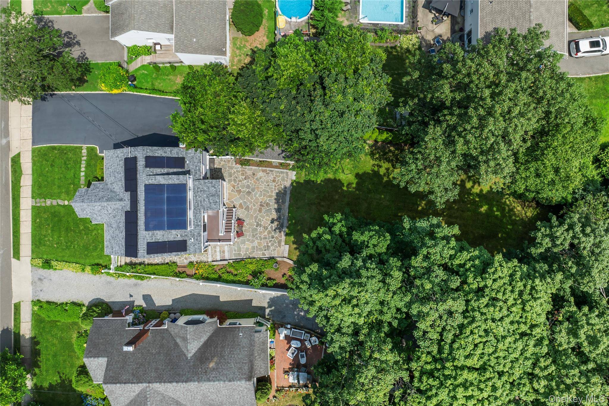 Chic amp ; updated in the heart of Huntington.