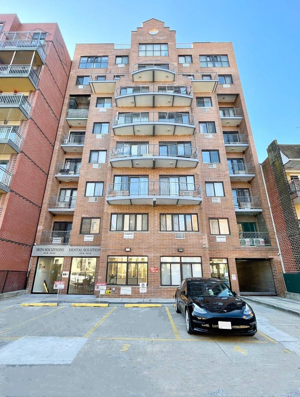 Great Location ! ! ! Beautiful Condo Located In The Center Of Flushing, Features 2 Bedrooms, 2 Baths, 2 Balconies amp ; Kitchen.