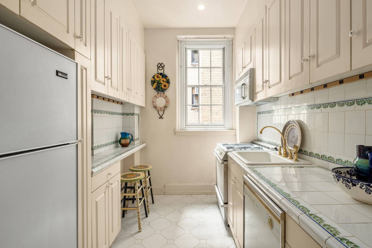 Located on the coveted West 67th Street landmarked Central Park block, this expansive, bright and quiet prewar one bedroom one bathroom home resides in the Musician's Building, a 1917 full ...