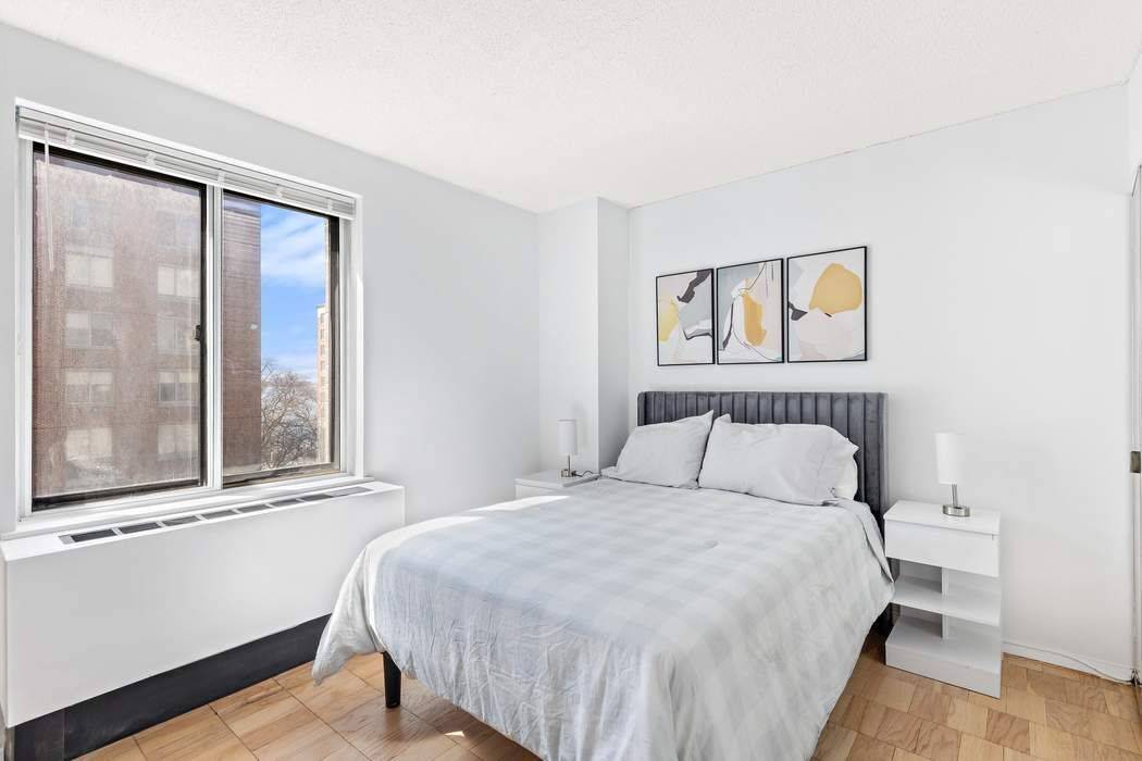 Nestled in the heart of Battery Park City, this spacious, fully furnished, alcove studio offers a seamless blend of comfort and functionality.