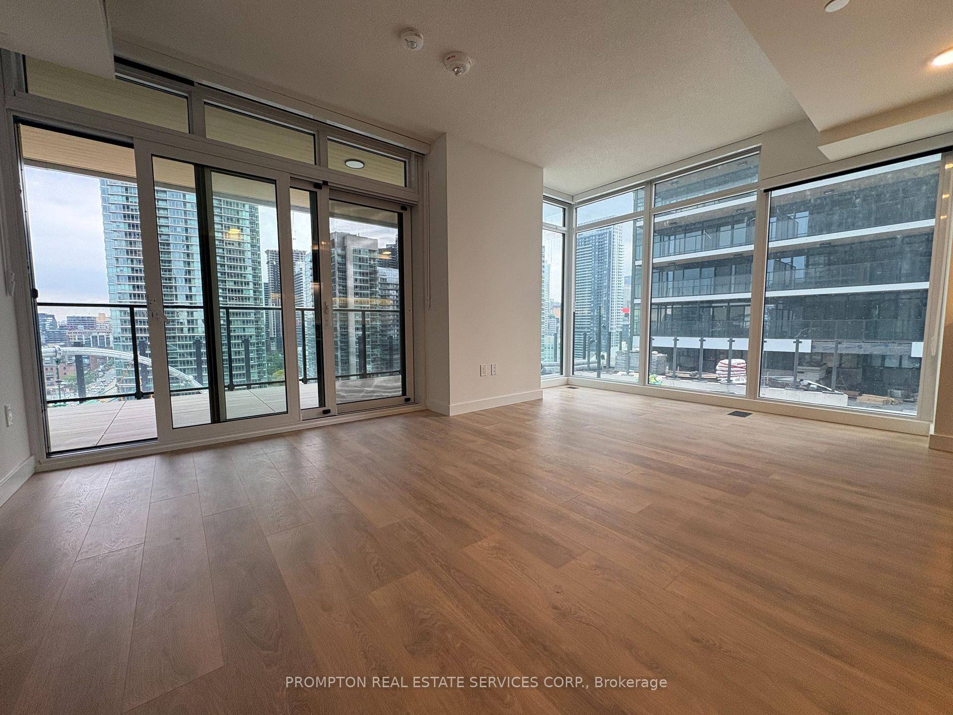 Brand New Luxury Condo at Concord Canada House Toronto Downtowns Newest Icon Beside CN Tower and Rogers Centre.