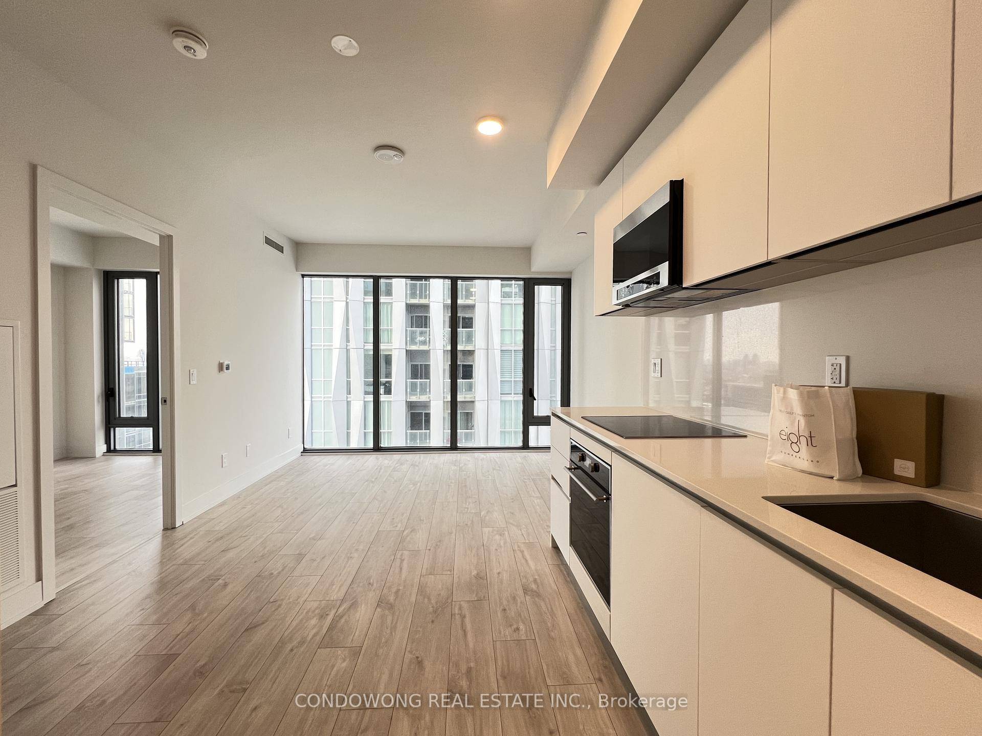 Step into the Epitome of Urban Luxury at 8 Cumberland St, Where Contemporary Elegance Meets Cosmopolitan Living !