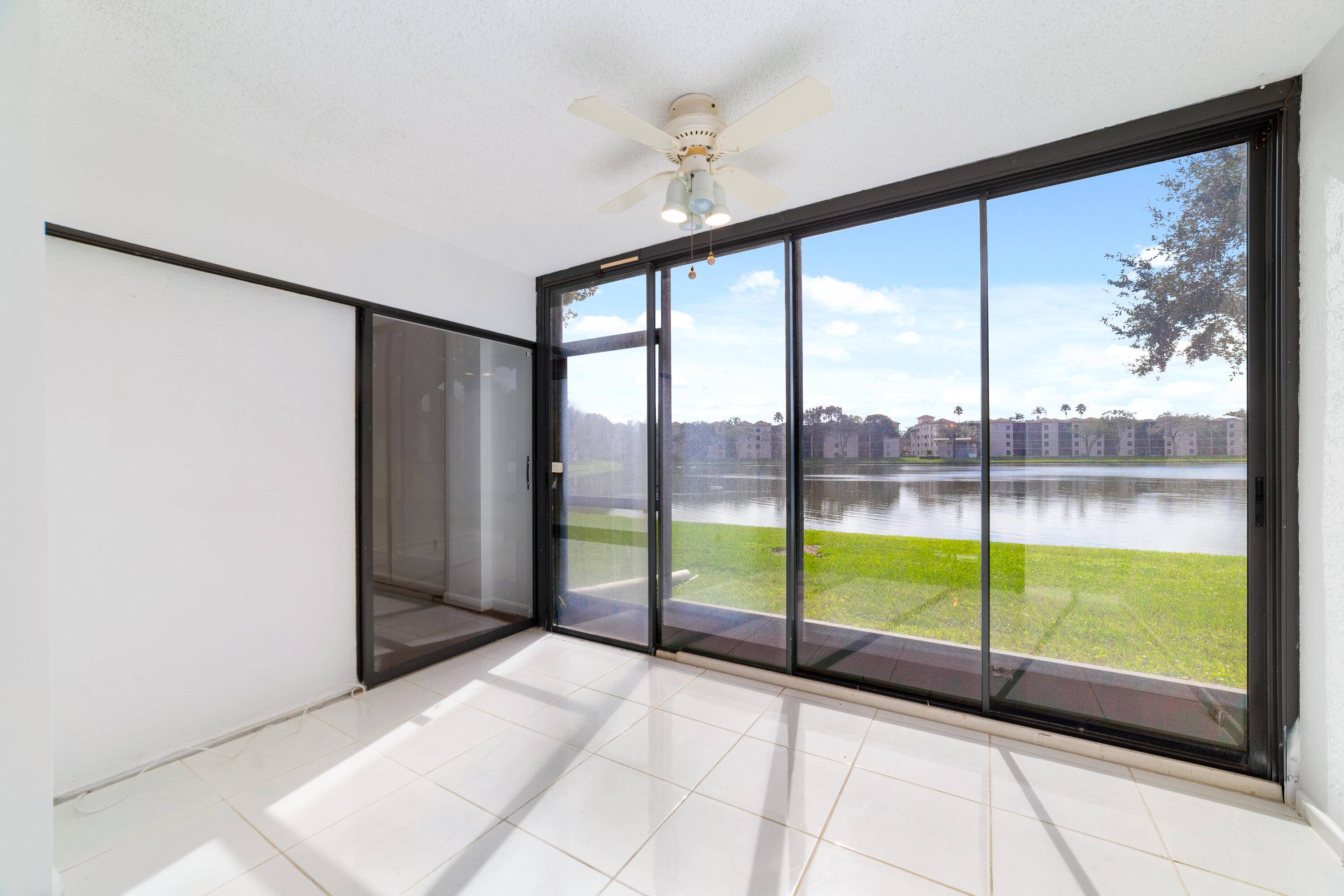 Welcome to the highly sought after community of Huntington Point, this spacious first floor unit features tile throughout, a newer AC, brand new HW, spectacular water views and conveniently located ...