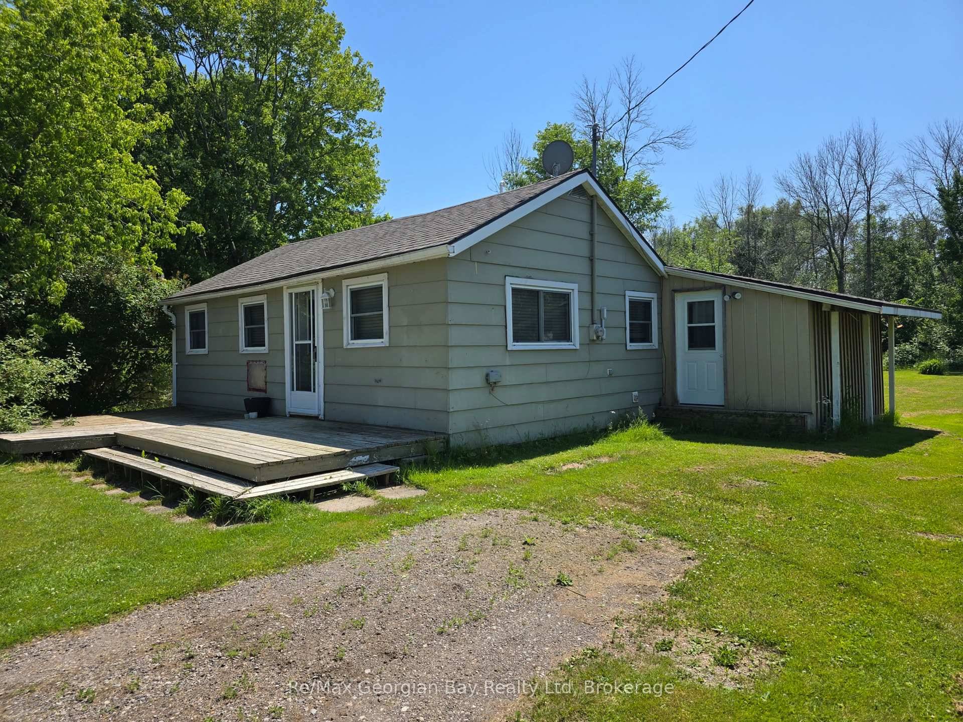 Attention 1st time home buyers check out this adorable 1 bedroom, 1 bathroom home located in the heart of Port Severn and within minutes of hwy 400 and Little Lake ...