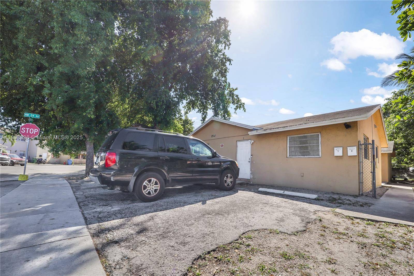 Remarks Stunning Renovated Duplex Income Generating Opportunity !