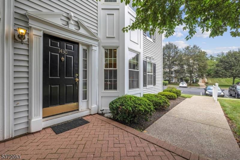 Welcome to this desirable one floor end unit condo offering comfort, convenience, and community amenities !
