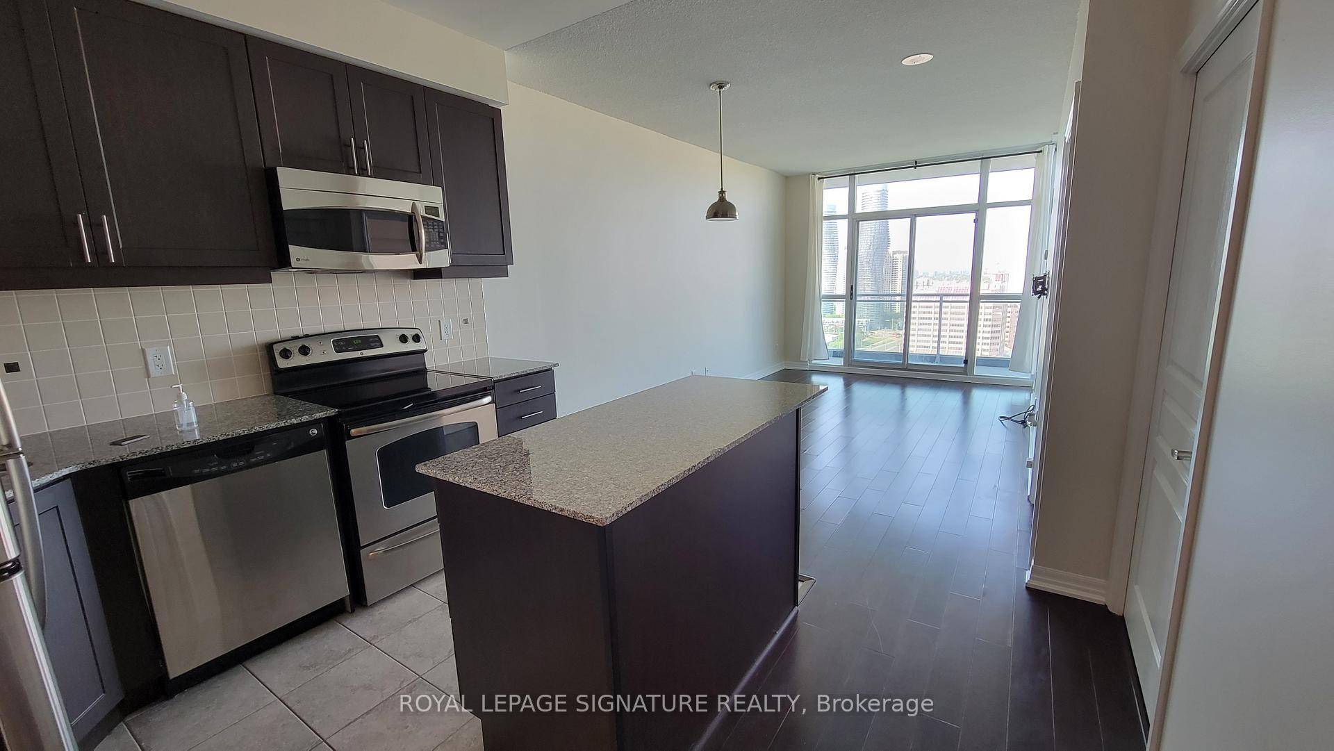 Beautiful Bright amp ; Well Maintained One Bedroom Den Condo Steps Away From Square One !