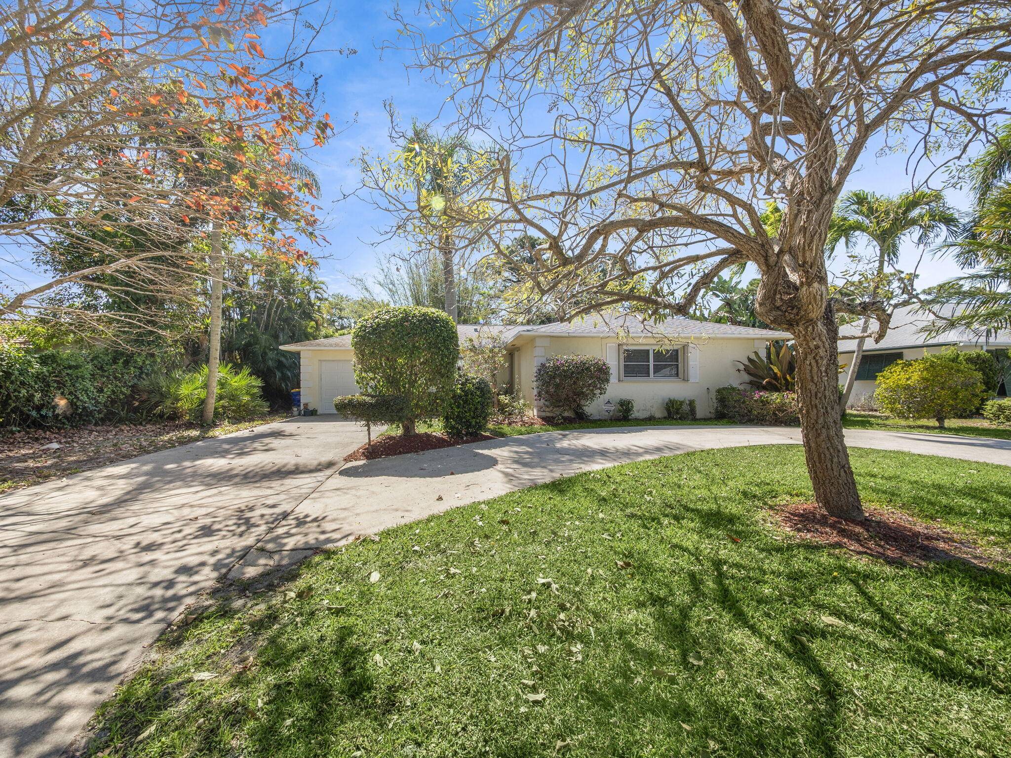 Fantastic Opportunity in Little Club 55 Community near JD State Park Loxahatchee RiverDiscover relaxed living in the desirable Little Club, an active adult community offering a wide range of amenities ...