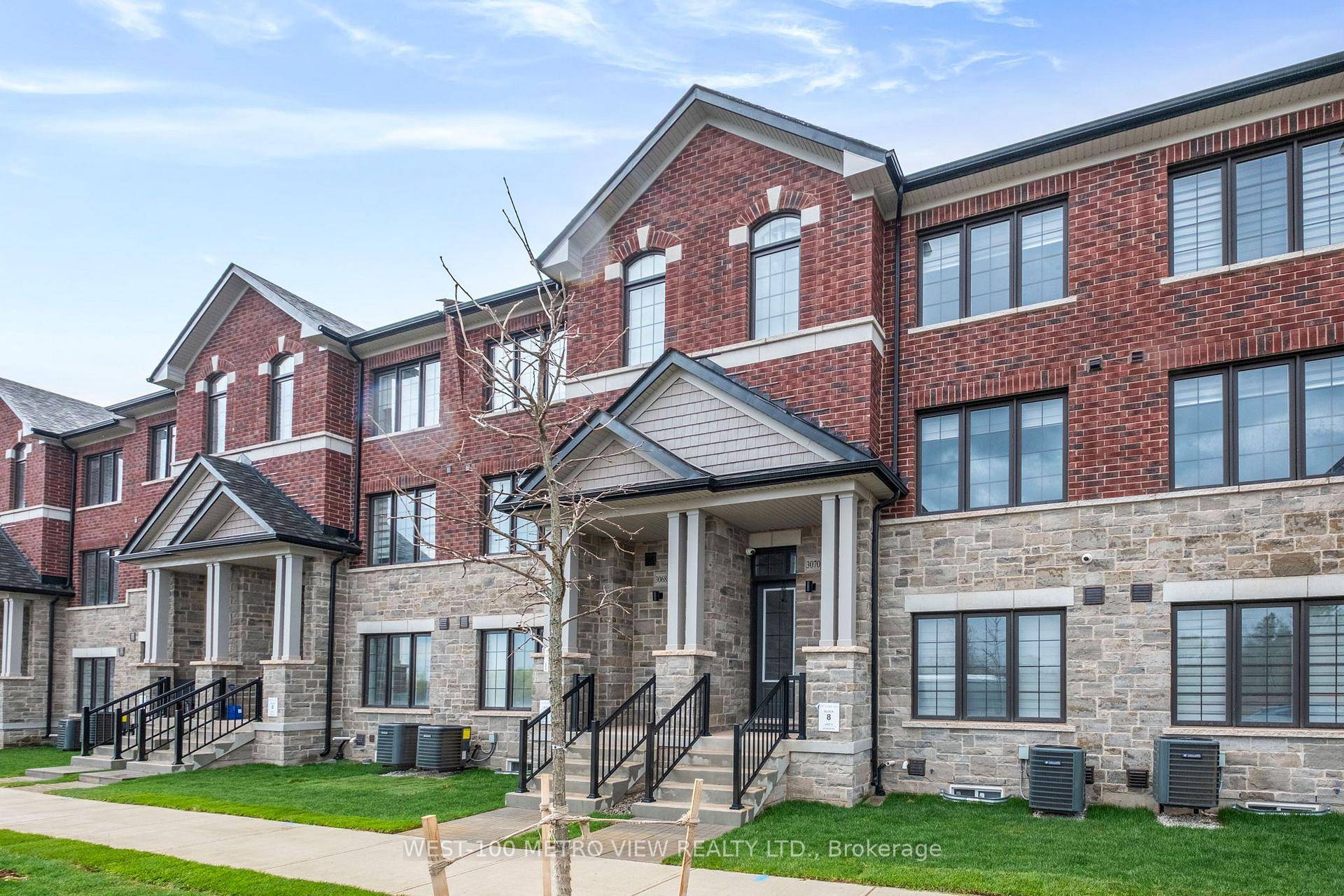 One year new 4 bdrm 4 bthrm 3 story Townhome in Prime Oakville location !