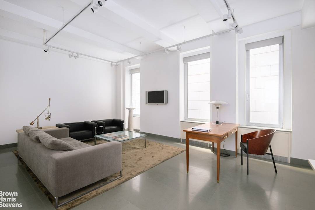 Welcome home to residence 7F designed by Annabelle Seldorf who recently completed the renovation and expansion of the Frick Museum.