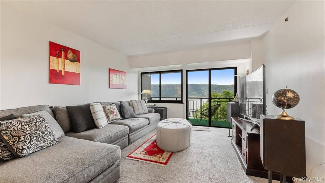 Stunning 9th floor apartment at The Riverwatch, one of Westchester s most sought after buildings.